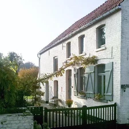 Champlenoy Guest house 4*